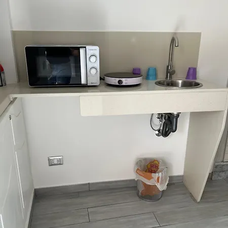 Le Col Sole Da Silvia Interno 3 לינה וארוחת בוקר צ'יסטרנה די לטינה
